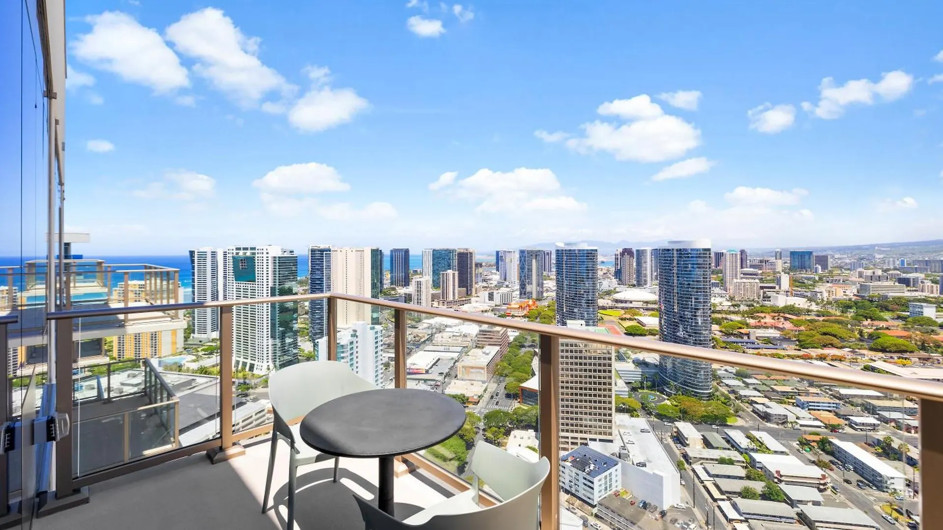 Apartmán New Luxury Penthouse! Sky Ala Moana 2Bedroom Honolulu