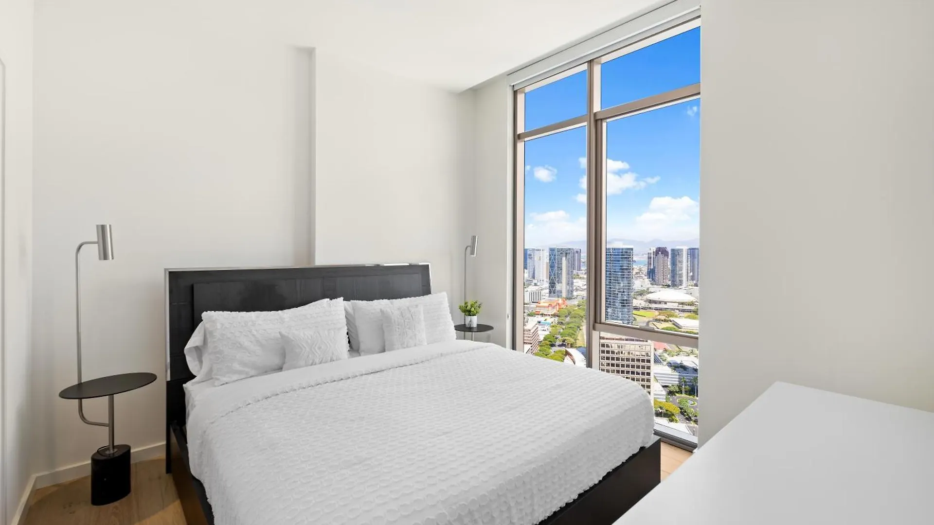 New Luxury Penthouse! Sky Ala Moana 2Bedroom Honolulu
